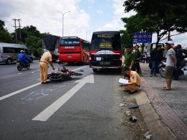 Tránh xe đón trả khách, bé trai 11 tuổi tử vong tại chỗ tranh xe don tra khach be trai 11 tuoi tu vong tai cho