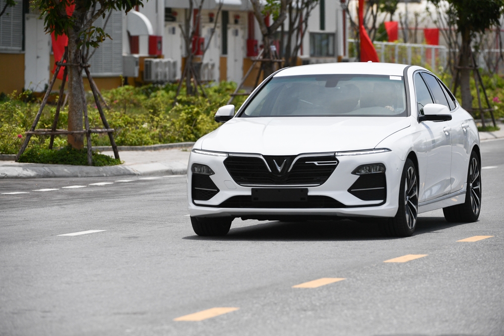 VinFast chưa tăng giá xe Lux và Fadil dù hết chính sách "3 không" vinfast chua tang gia xe lux va fadil du het chinh sach 3 khong