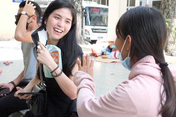 undefined 1630 co gai