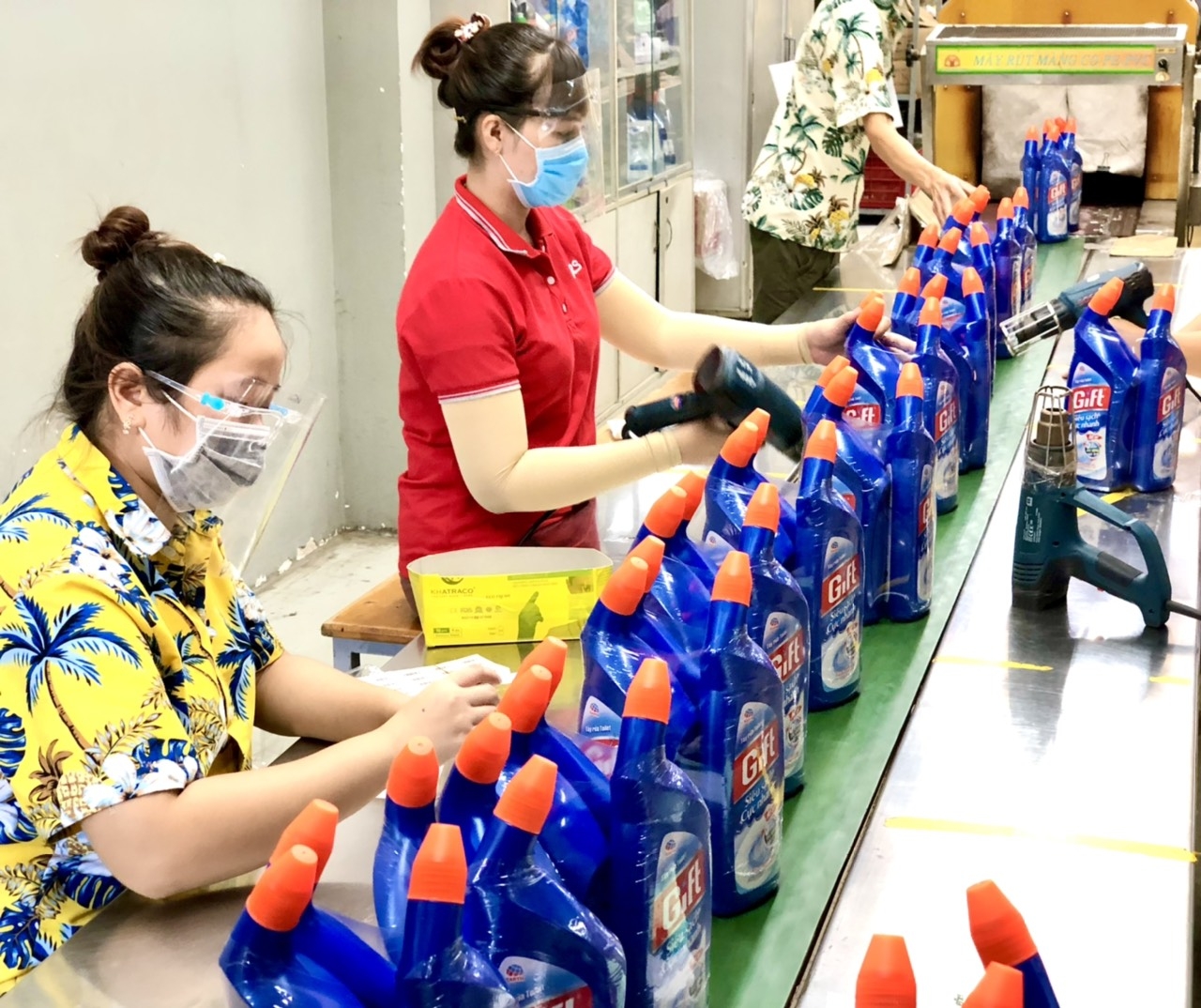 Mạnh dạn “3 tại chỗ”, công ty ở Bình Dương tạo việc làm ổn định cho gần 160 công nhân Mạnh dạn “3 tại chỗ”, công ty ở Bình Dương tạo việc làm ổn định cho gần 160 công nhân