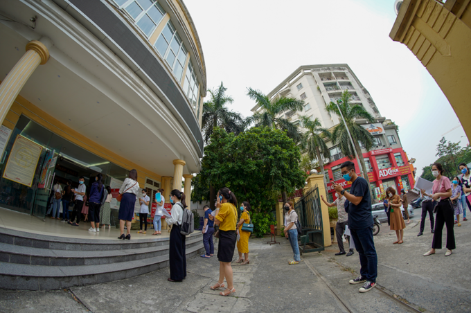 Hà Nội bỏ quy định người đi đường phải có lịch trực, lịch làm việc