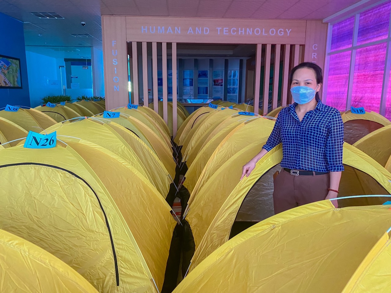 Dựng phòng tắm di động, tặng 100.000 đồng/ngày cho công nhân yên tâm làm việc Dựng phòng tắm di động, tặng 100.000 đồng/ngày cho công nhân yên tâm làm việc