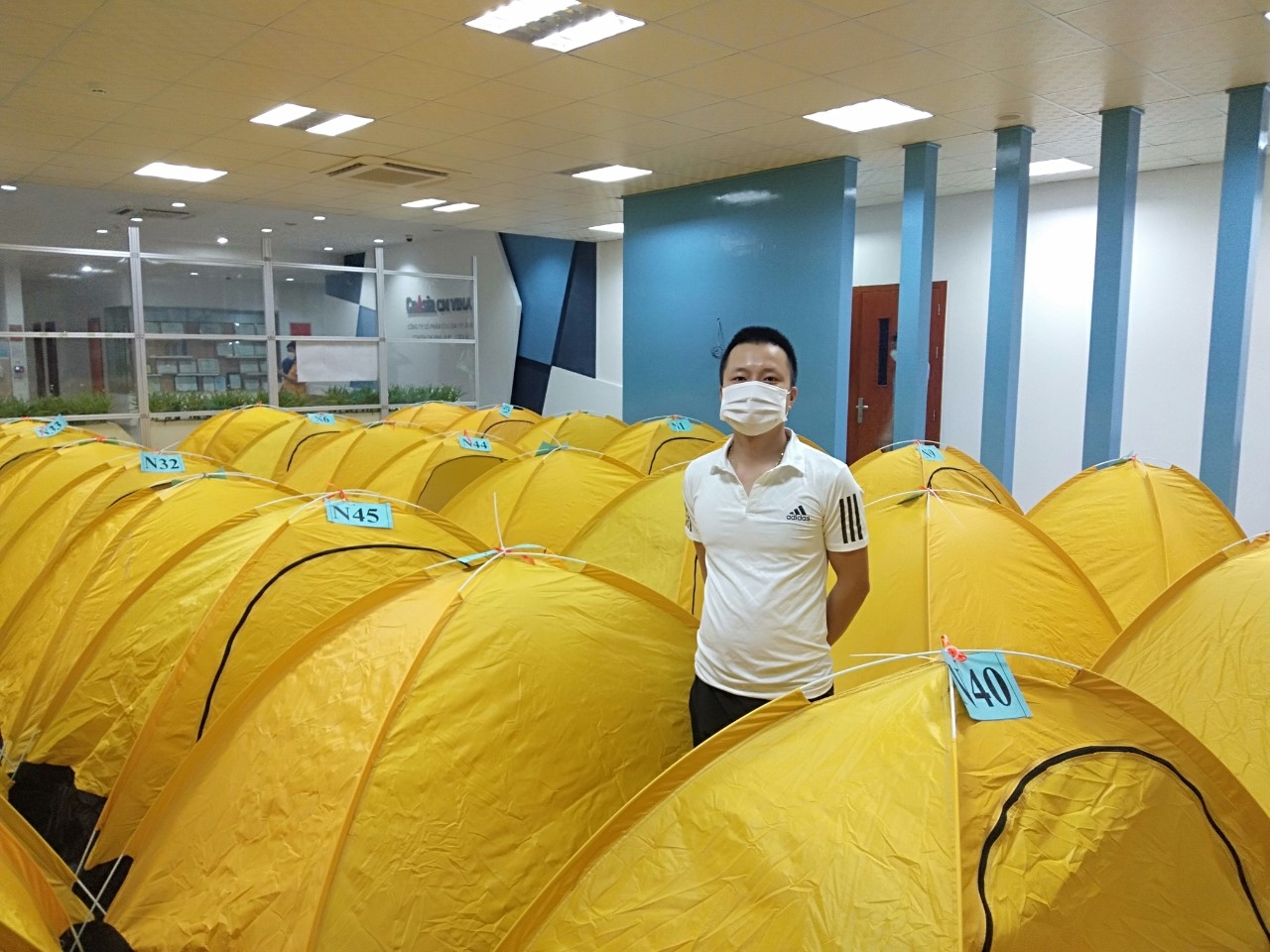 Dựng phòng tắm di động, tặng 100.000 đồng/ngày cho công nhân yên tâm làm việc Dựng phòng tắm di động, tặng 100.000 đồng/ngày cho công nhân yên tâm làm việc