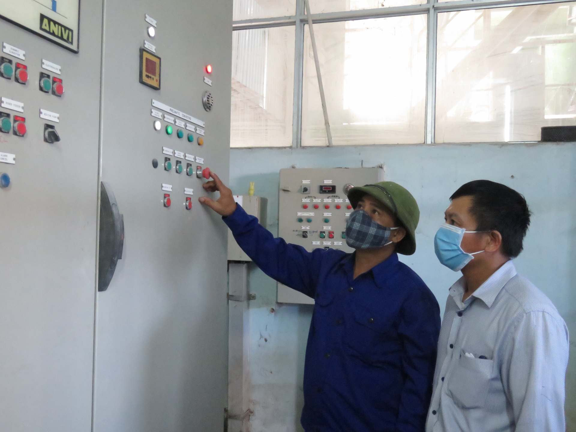 Người thợ cả lao động sáng tạo Người thợ cả lao động sáng tạo