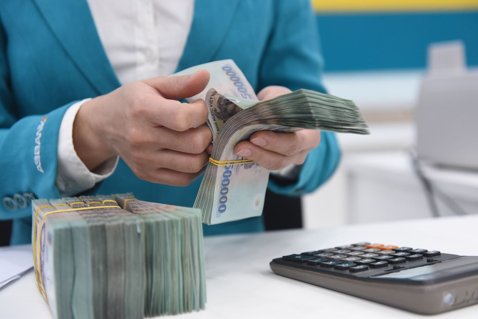 Tạm hoãn hợp đồng do Covid-19, người lao động có được nhận tiền trợ cấp không? Tạm hoãn hợp đồng do Covid-19, người lao động có được nhận tiền trợ cấp không?