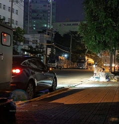 ne phuc nguoi phu nu chan yeu tay mem cuu song chu xe may chi trong gang tac