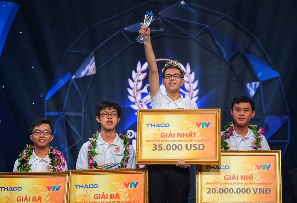 “Đường lên đỉnh Olympia “,  “Anh hùng nhí” và câu chuyện thần tượng