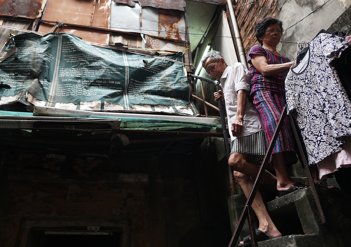 Những người sống trên nóc nhà vệ sinh