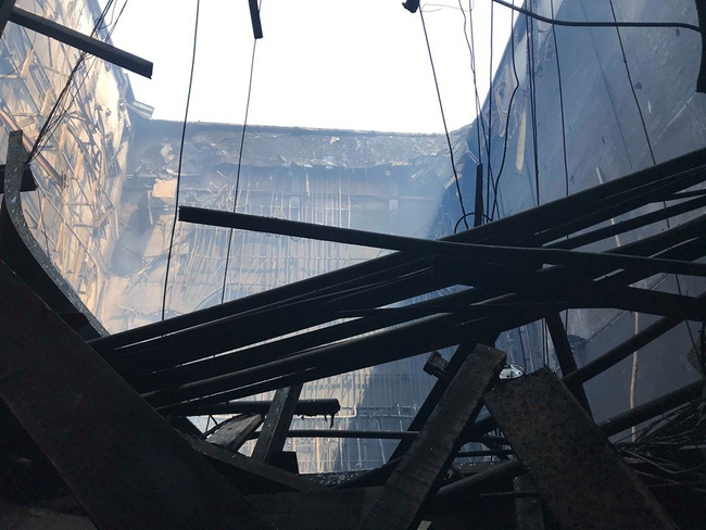 Hình ảnh đổ nát sau vụ cháy ở Cung Hữu nghị Việt Xô, Quang Hà thiệt hại hơn 8 tỷ đồng hinh anh do nat sau vu chay o cung huu nghi viet xo quang ha thiet hai hon 8 ty dong