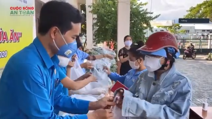 Tọa đàm "Miền Trung: Công đoàn đồng hành với người lao động sau dịch Covid-19" Tọa đàm "Miền Trung: Công đoàn đồng hành với người lao động sau dịch Covid 19"