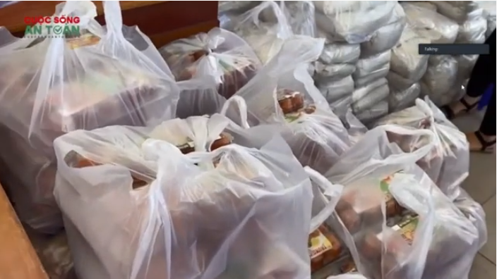 Tọa đàm "Miền Trung: Công đoàn đồng hành với người lao động sau dịch Covid-19" Tọa đàm "Miền Trung: Công đoàn đồng hành với người lao động sau dịch Covid 19"