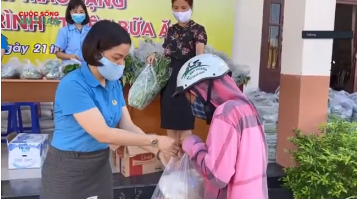 Tọa đàm "Miền Trung: Công đoàn đồng hành với người lao động sau dịch Covid-19" Tọa đàm "Miền Trung: Công đoàn đồng hành với người lao động sau dịch Covid 19"