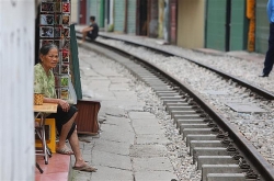 tai xe vinfast fadil chay nguoc chieu bat ngo gap xe cua canh sat giao thong cam lai