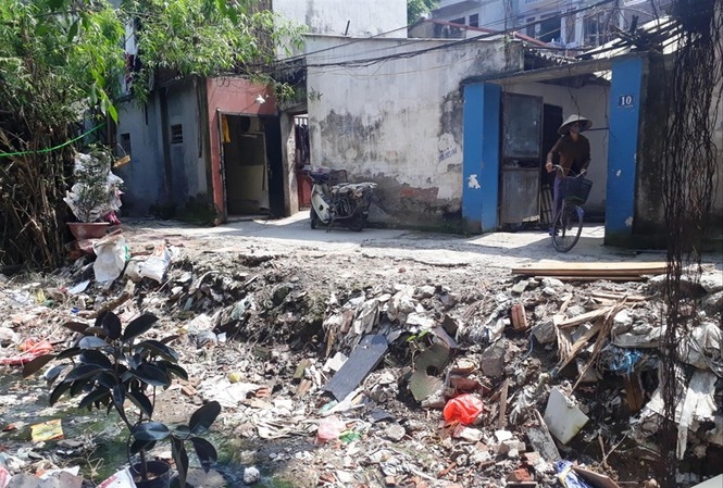 Đoạn mương hở ở Ngọc Hà và "nỗi khổ" 3 năm sống chung với ô nhiễm Đoạn mương hở ở Ngọc Hà và