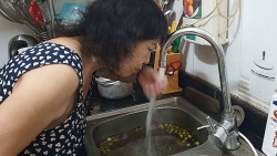 can trong khi cho tre choi voi nam cham xep hinh