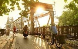 tap doan nsj dong hanh cung chuong trinh bao ve blouse trang