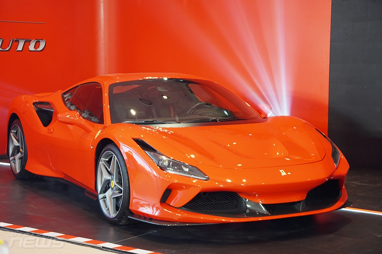 Cận cảnh 'siêu ngựa' Ferrari F8 đầu tiên tại Việt Nam can canh sieu ngua ferrari f8 dau tien tai viet nam