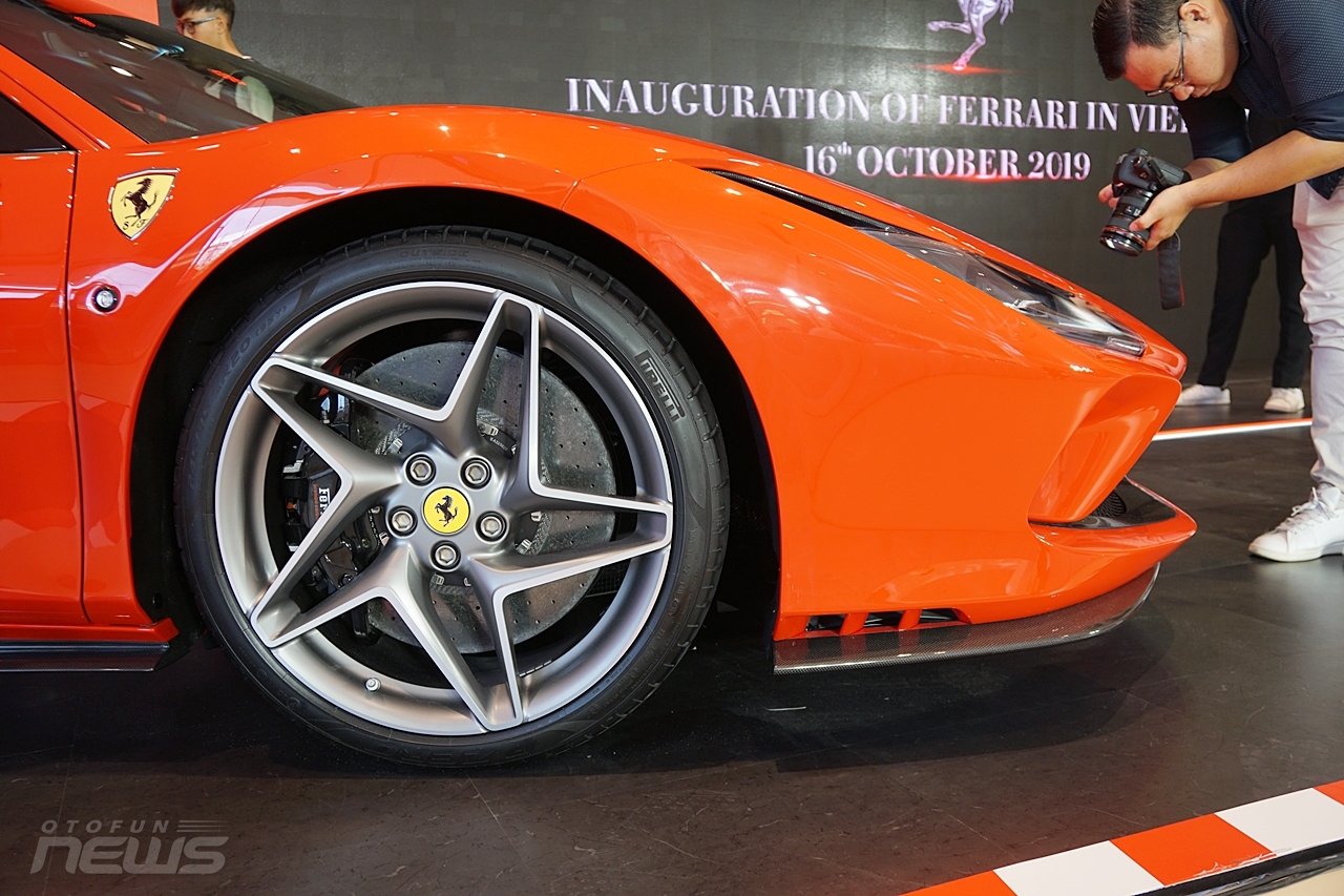 Cận cảnh 'siêu ngựa' Ferrari F8 đầu tiên tại Việt Nam can canh sieu ngua ferrari f8 dau tien tai viet nam