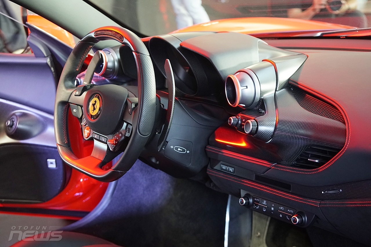 Cận cảnh 'siêu ngựa' Ferrari F8 đầu tiên tại Việt Nam can canh sieu ngua ferrari f8 dau tien tai viet nam