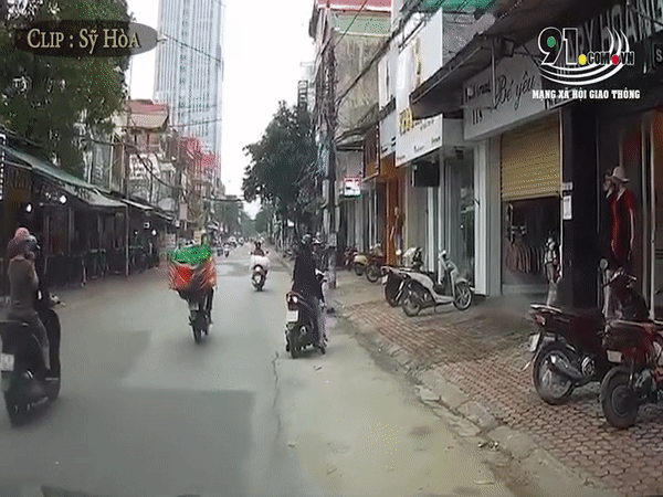 phong nhanh tren pho o to tong trung nu sinh nhung tai xe con chui nan nhan