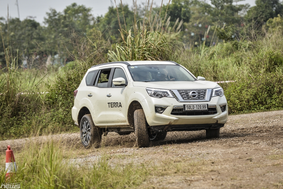 Nissan Terra phiên bản cao cấp giảm giá đến 200 triệu đồng nissan terra phien ban cao cap giam gia den 200 trieu dong