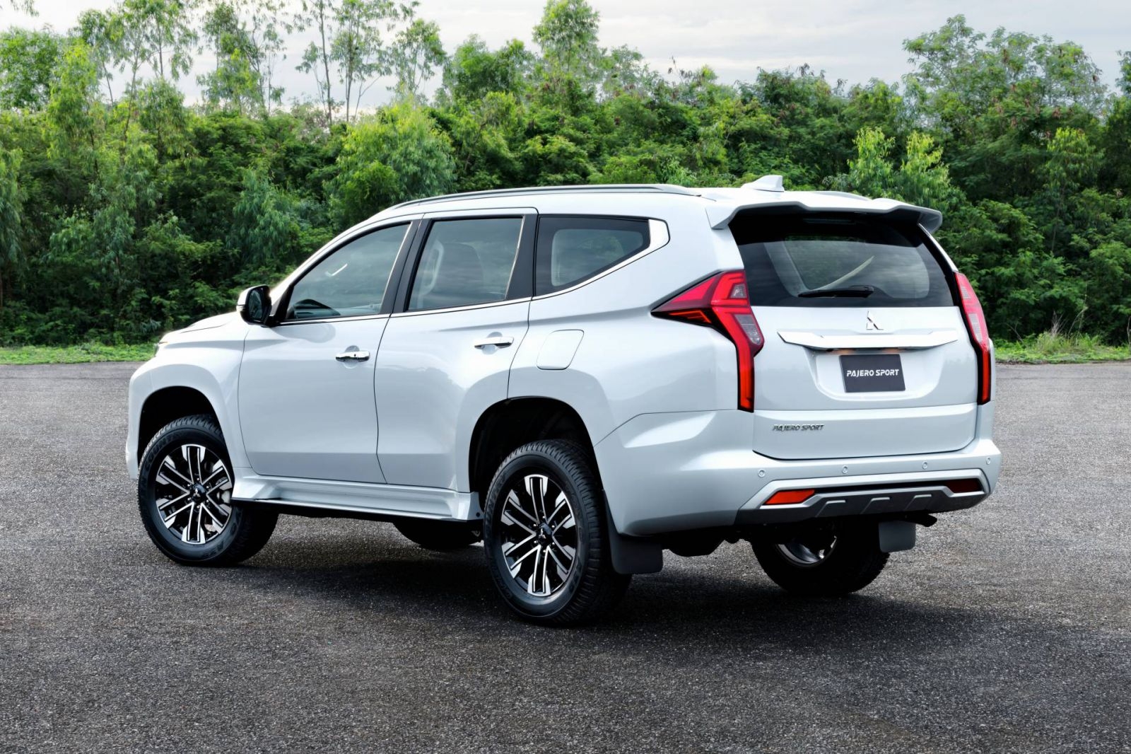 mitsubishi pajero sport 2021 sap ra mat ngay 610 tai viet nam co gi moi