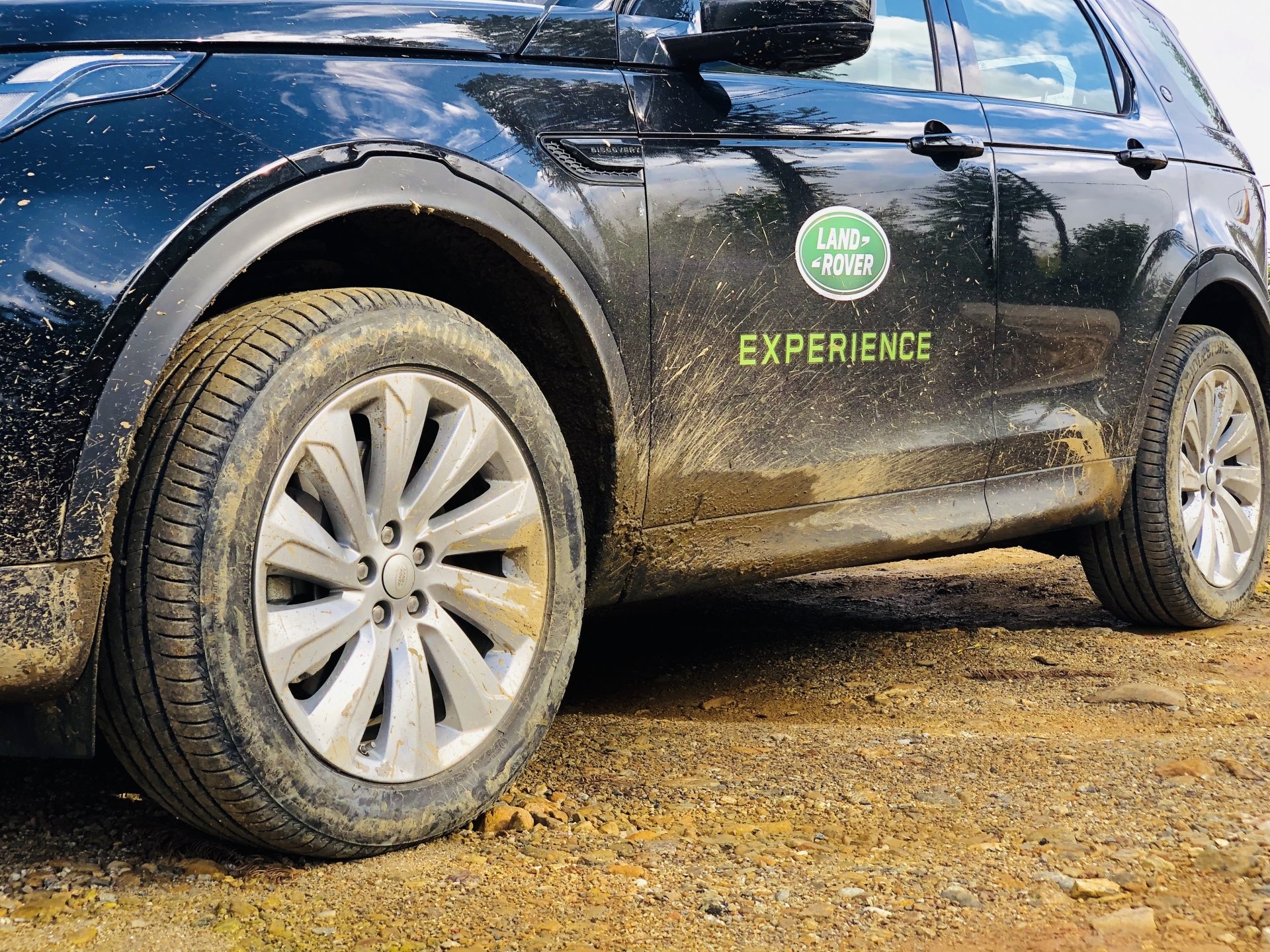 kha m pha tay ba c cu ng da n suv di a hi nh land rover