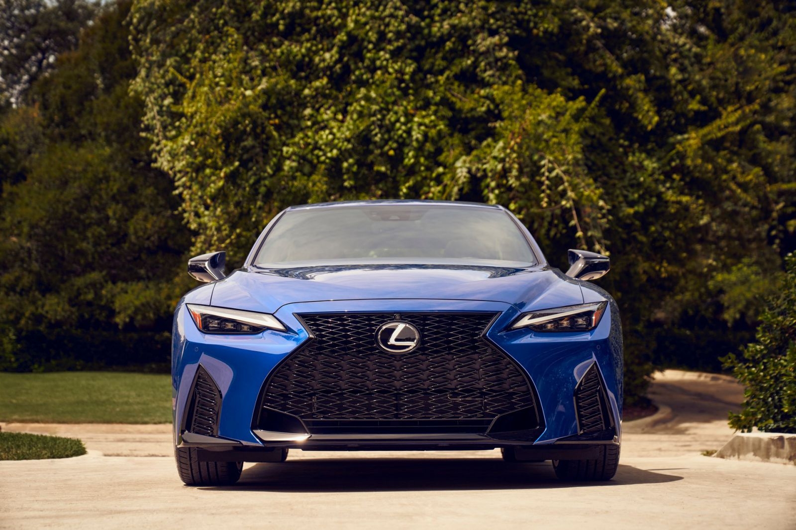 lexus is 2021 ban ra vao thang sau voi gia 39000 usd