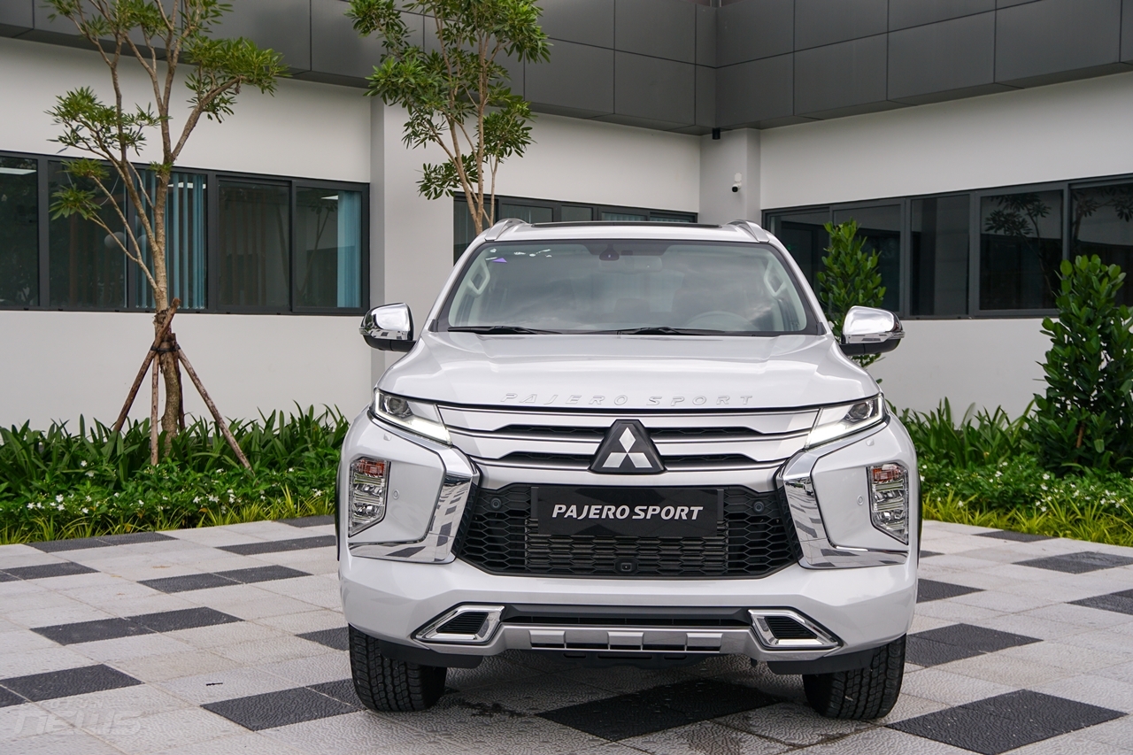mitsubishi pajero sport 2020 chinh thuc co mat khong co so san va dong co xang