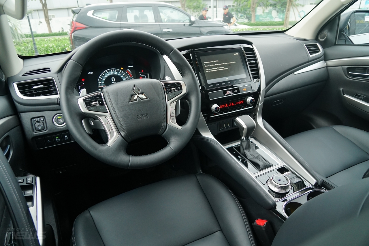 mitsubishi pajero sport 2020 chinh thuc co mat khong co so san va dong co xang