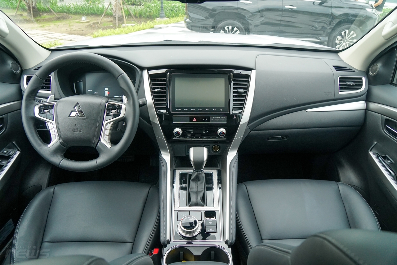 mitsubishi pajero sport 2020 chinh thuc co mat khong co so san va dong co xang