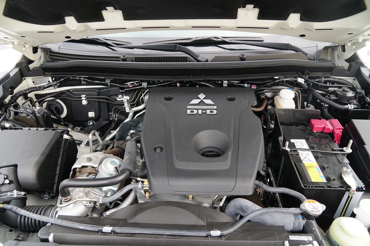 mitsubishi pajero sport 2020 chinh thuc co mat khong co so san va dong co xang