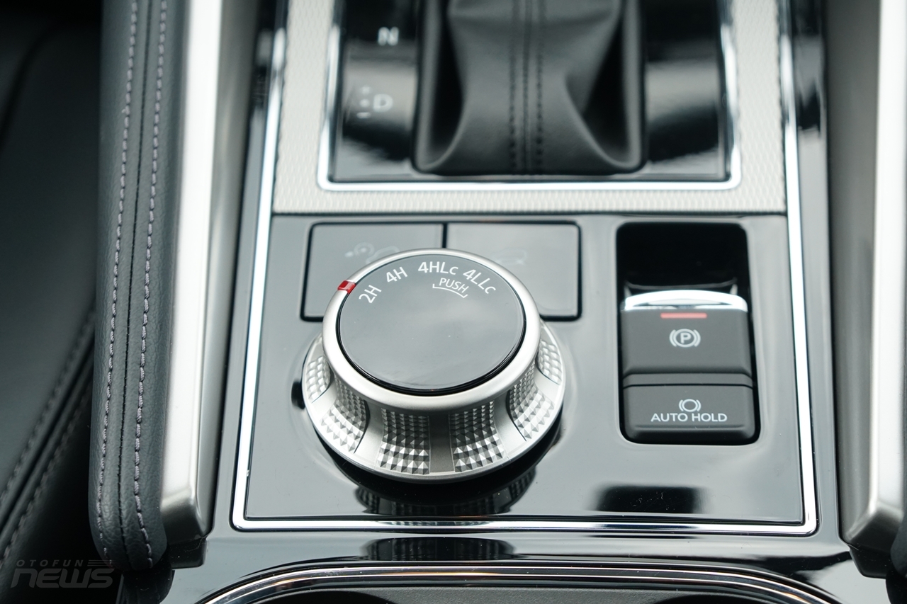 mitsubishi pajero sport 2020 chinh thuc co mat khong co so san va dong co xang