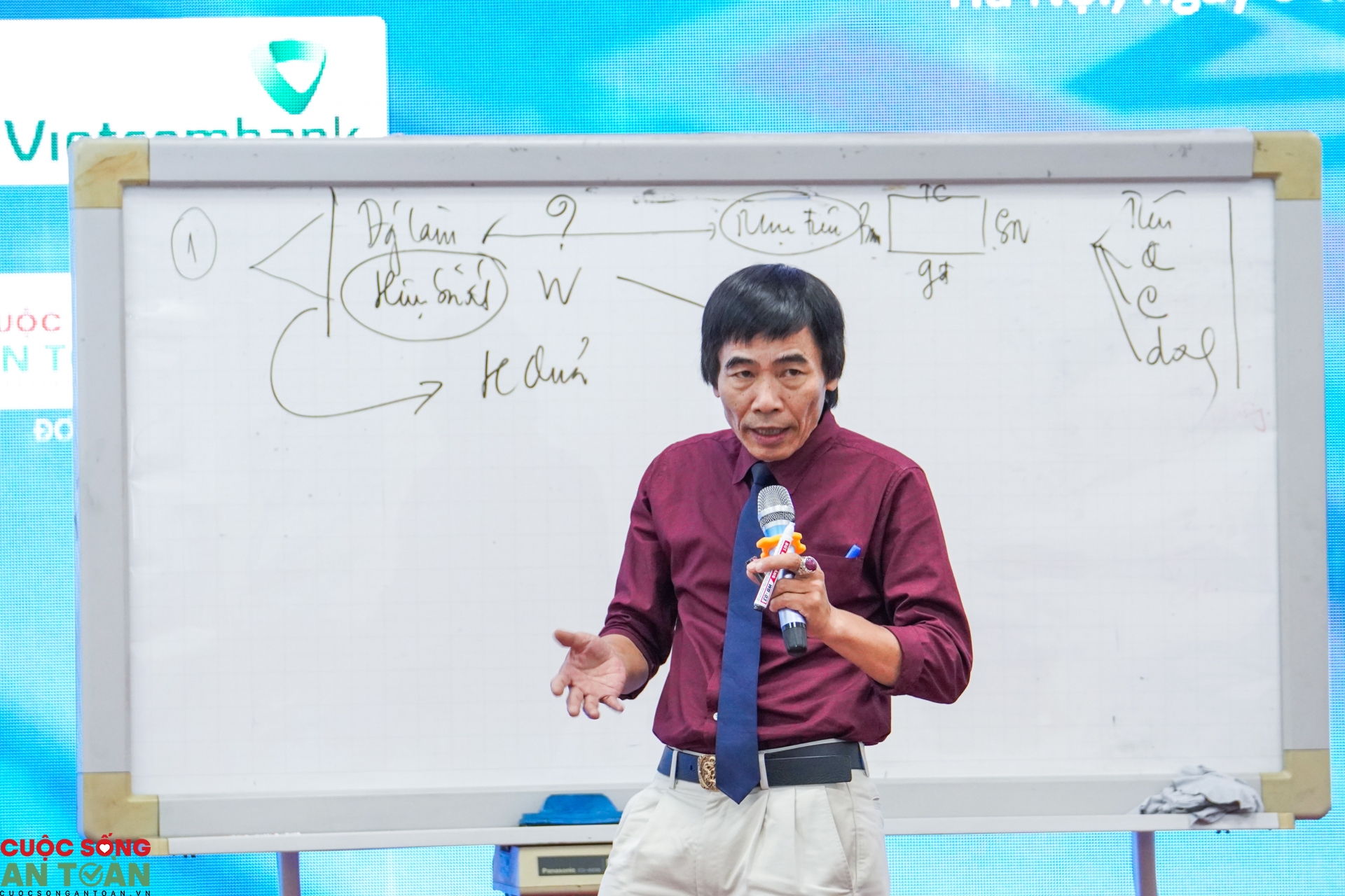 Đẩy mạnh chi tiêu không dùng tiền mặt tại các khu công nghiệp