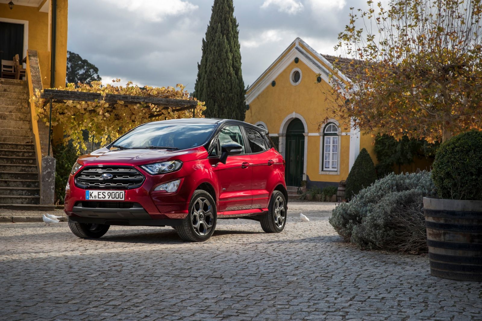 ford ecosport active ra mat vao 611 toi