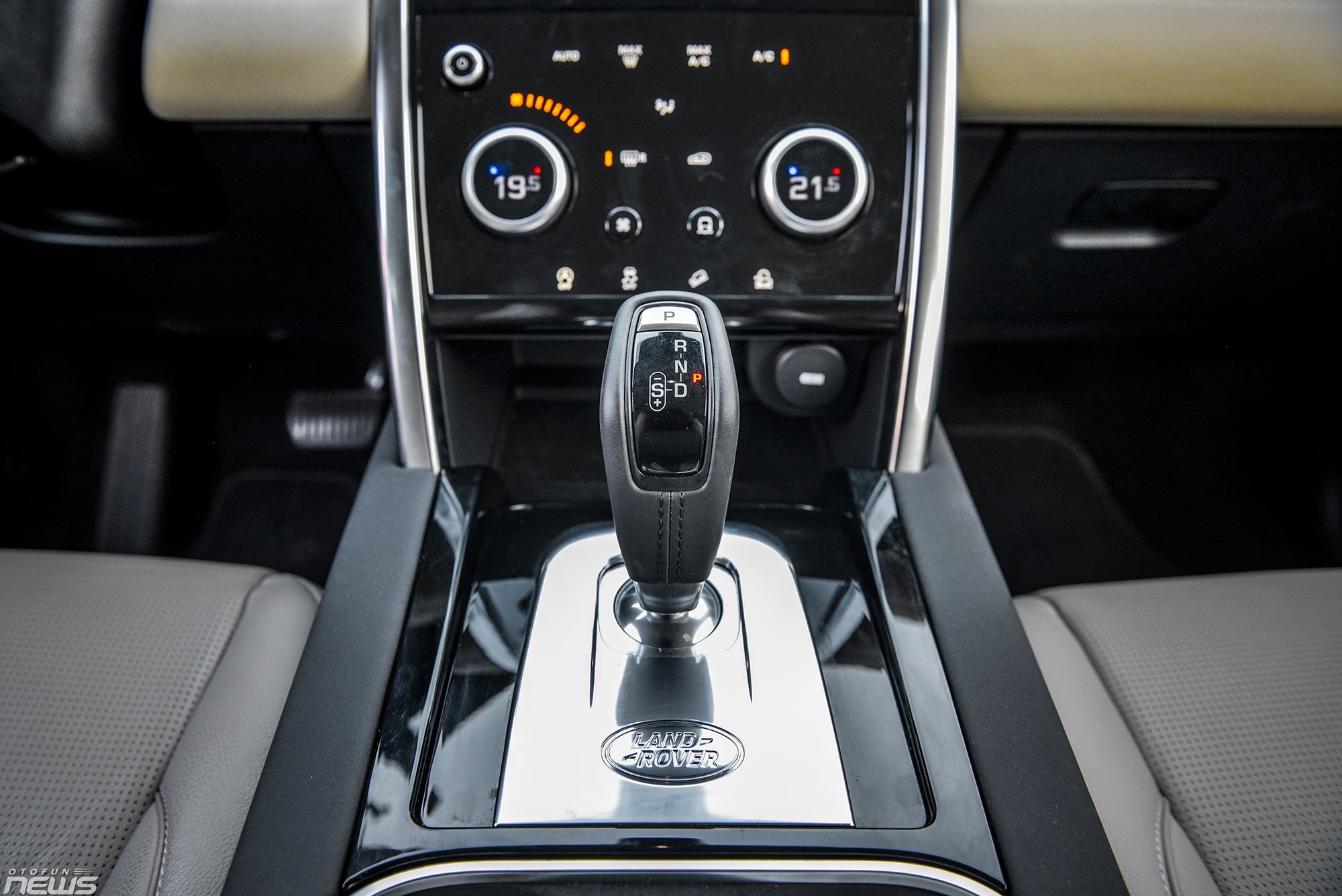 Land Rover Discovery Sport - 5+2 chỗ ngồi và hơn thế nữa land rover discovery sport 52 cho ngoi va hon the nua