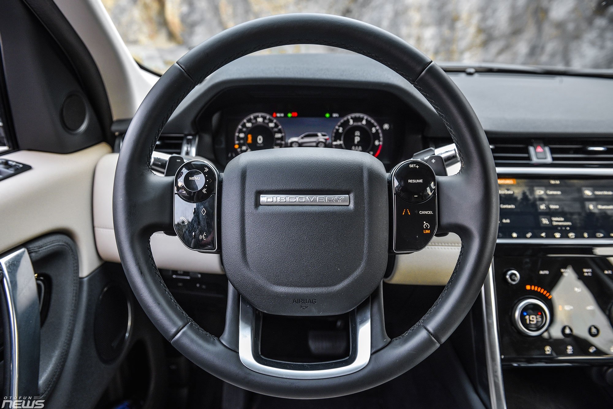 Land Rover Discovery Sport - 5+2 chỗ ngồi và hơn thế nữa land rover discovery sport 52 cho ngoi va hon the nua