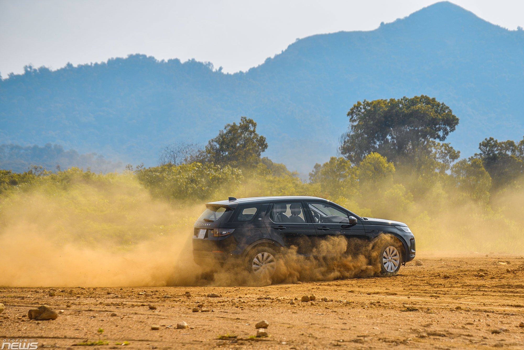 Land Rover Discovery Sport - 5+2 chỗ ngồi và hơn thế nữa land rover discovery sport 52 cho ngoi va hon the nua