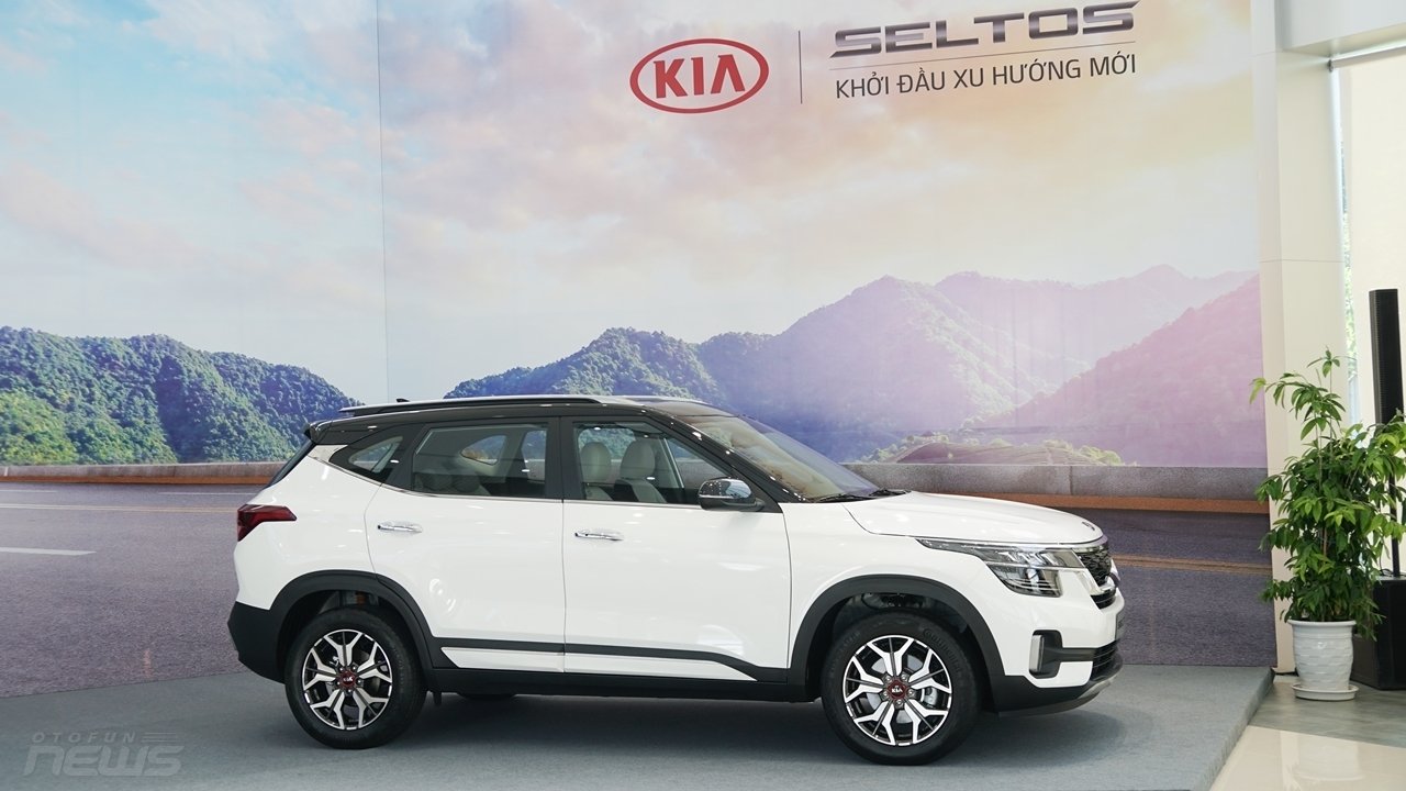 kia seltos ha guc hyundai kona ngay trong thang dau giao xe