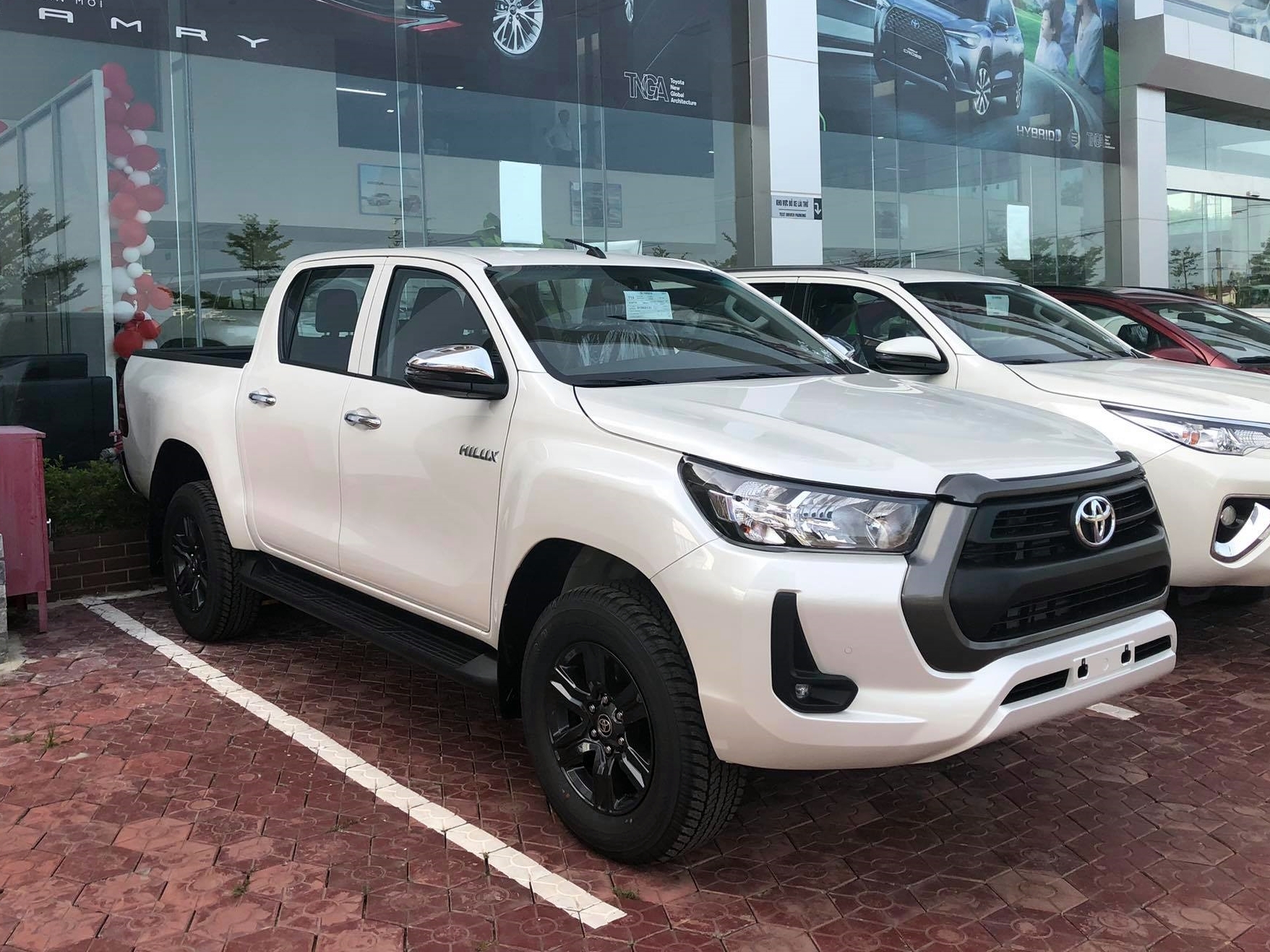 bo n ma u xe hot mo i ra ma t ba n duo c bao nhieu chie c trong tha ng 9