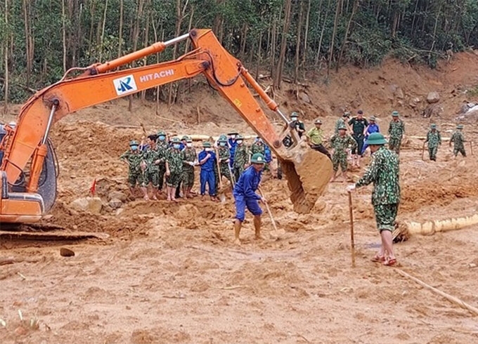 Hai vụ sạt lở vùi lấp 30 người là do đâu? Hai vụ sạt lở vùi lấp 30 người là do đâu?