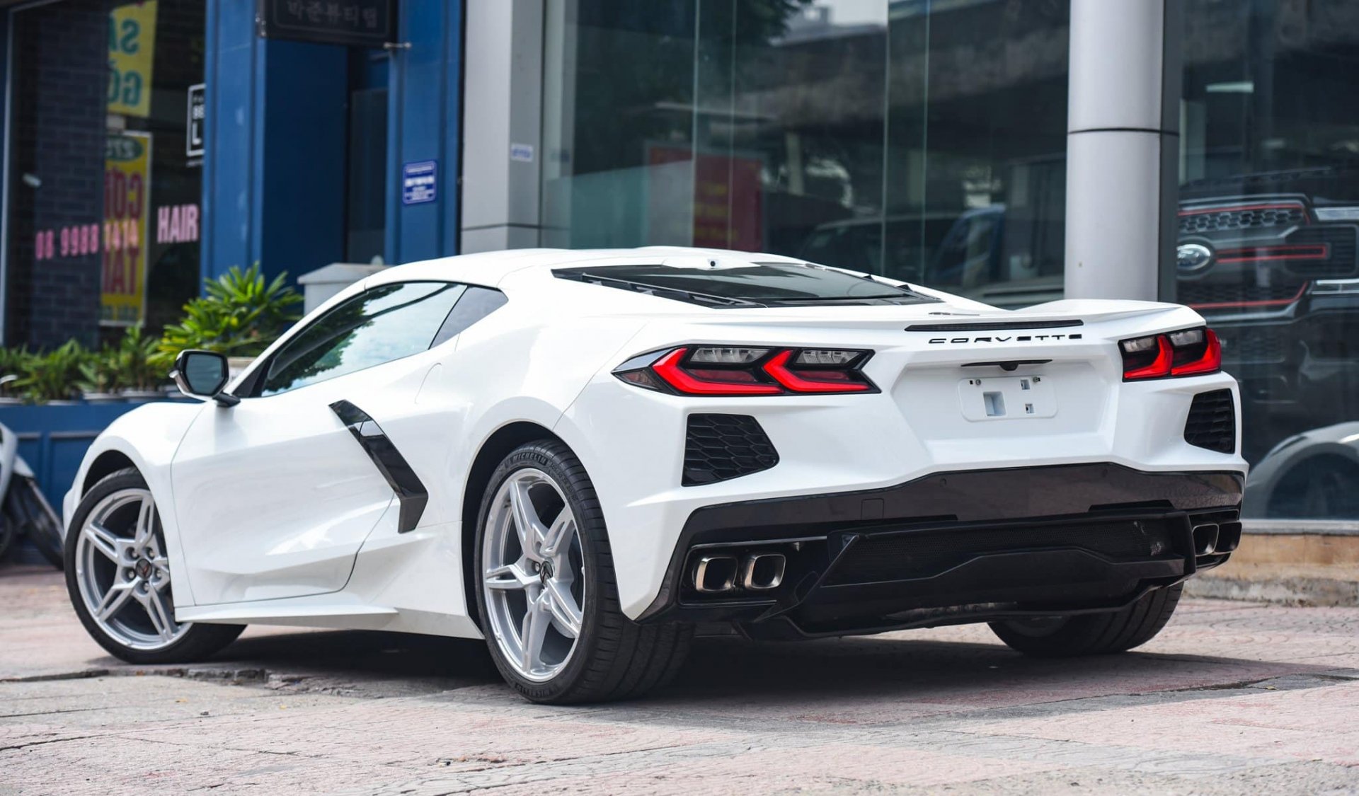 chevrolet corvette c8 stingray ve viet nam voi gia 7 ty dong