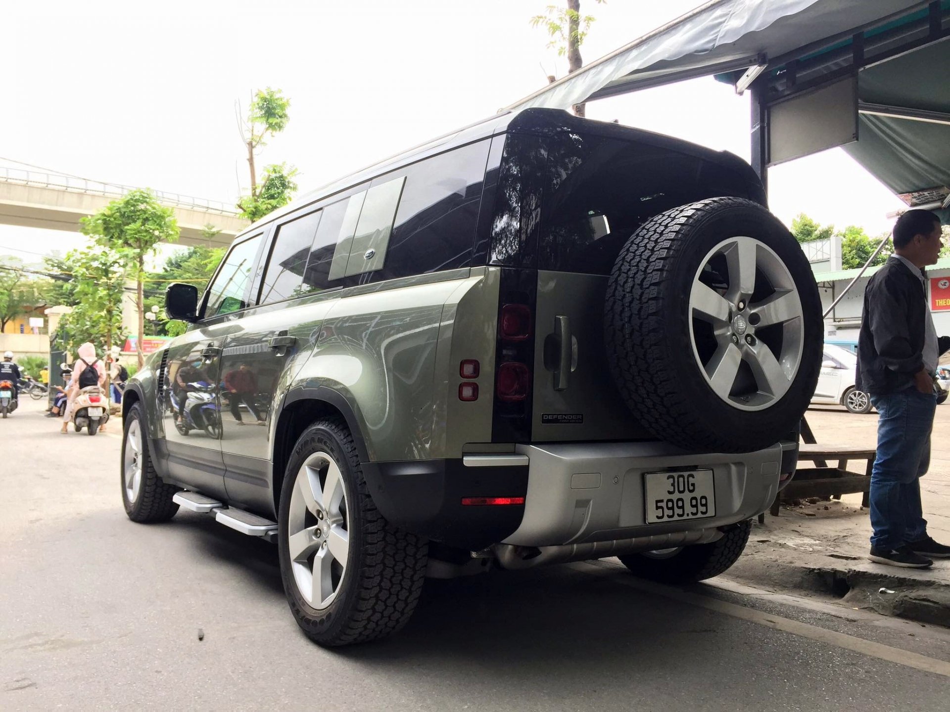 Land Rover Defender đầu tiên Việt Nam có biển số tứ quý 9 land rover defender da u tien vie t nam co bie n so tu quy 9