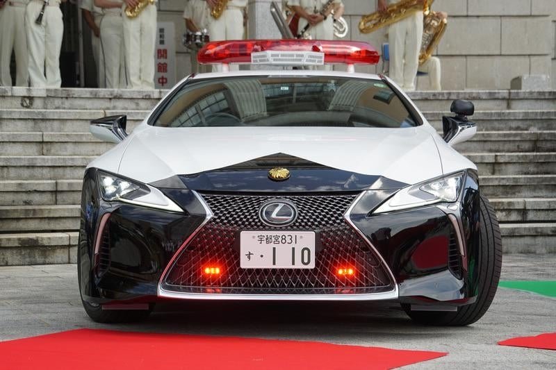 Cảnh sát Nhật Bản nhận xe Lexus LC500 phiên bản đặc biệt ca nh sa t nha t ba n nha n xe lexus lc500 phien ba n da c bie t