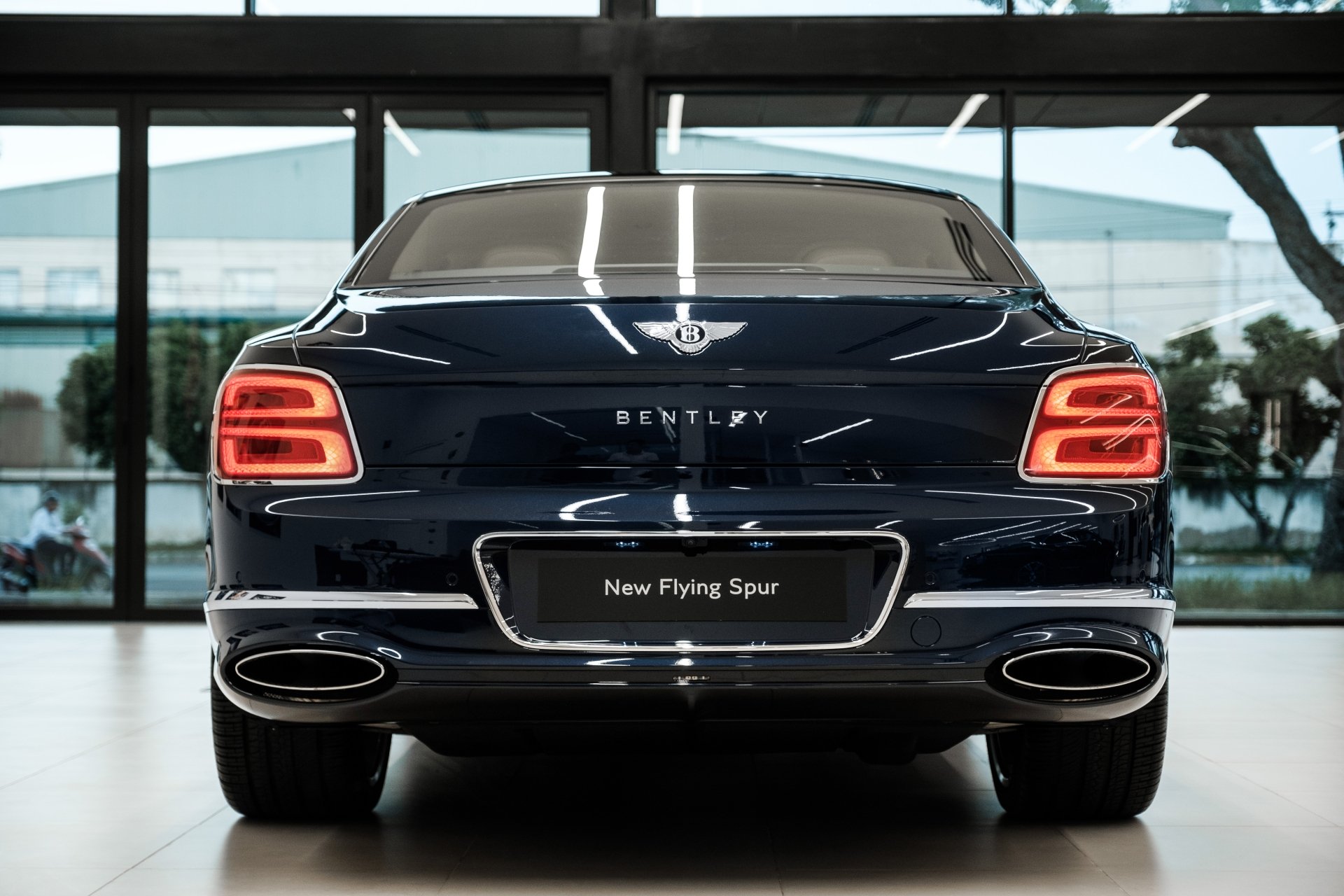 can canh sieu sang bentley flying spur 2020 first edition gia 30 ty dong