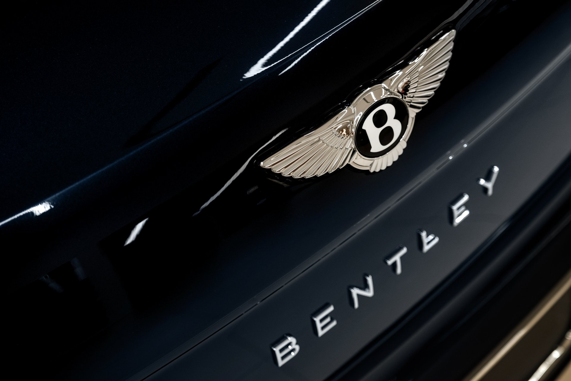 can canh sieu sang bentley flying spur 2020 first edition gia 30 ty dong