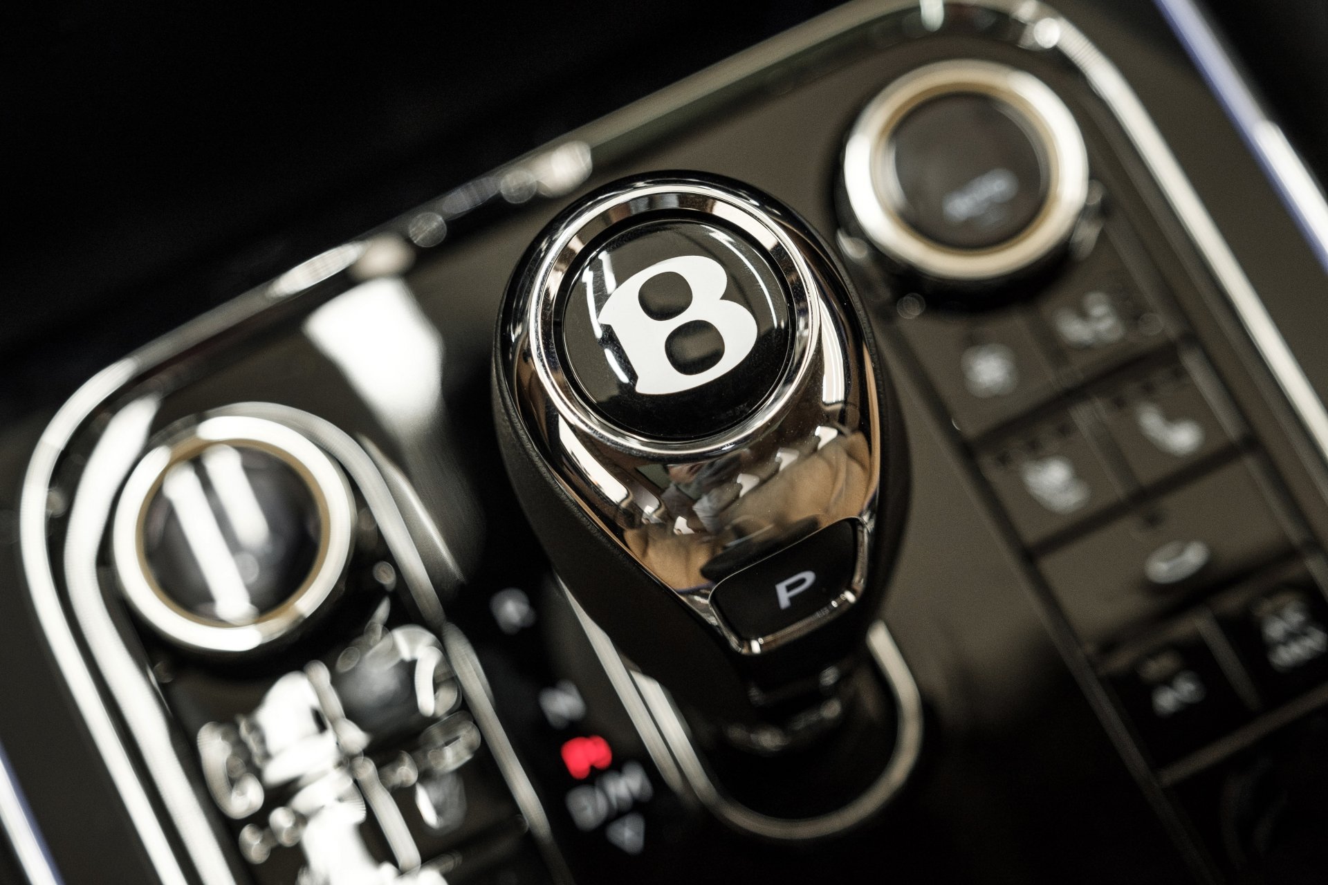 can canh sieu sang bentley flying spur 2020 first edition gia 30 ty dong