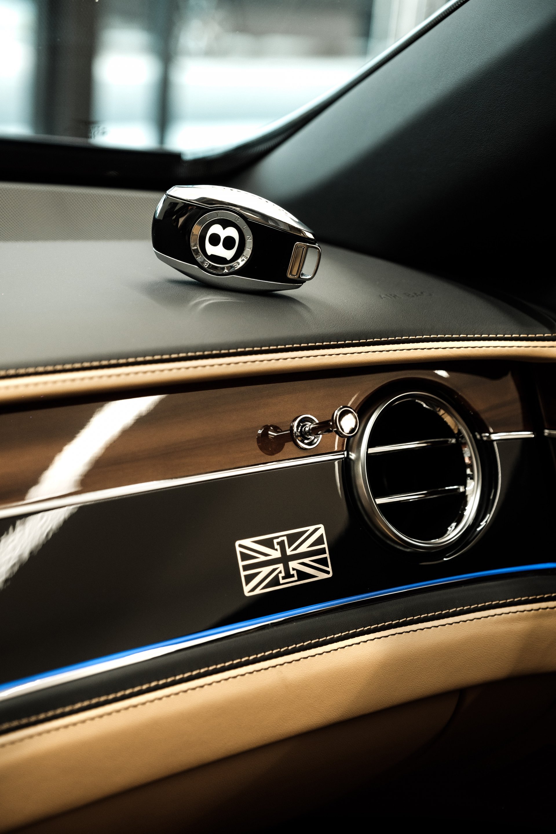 can canh sieu sang bentley flying spur 2020 first edition gia 30 ty dong