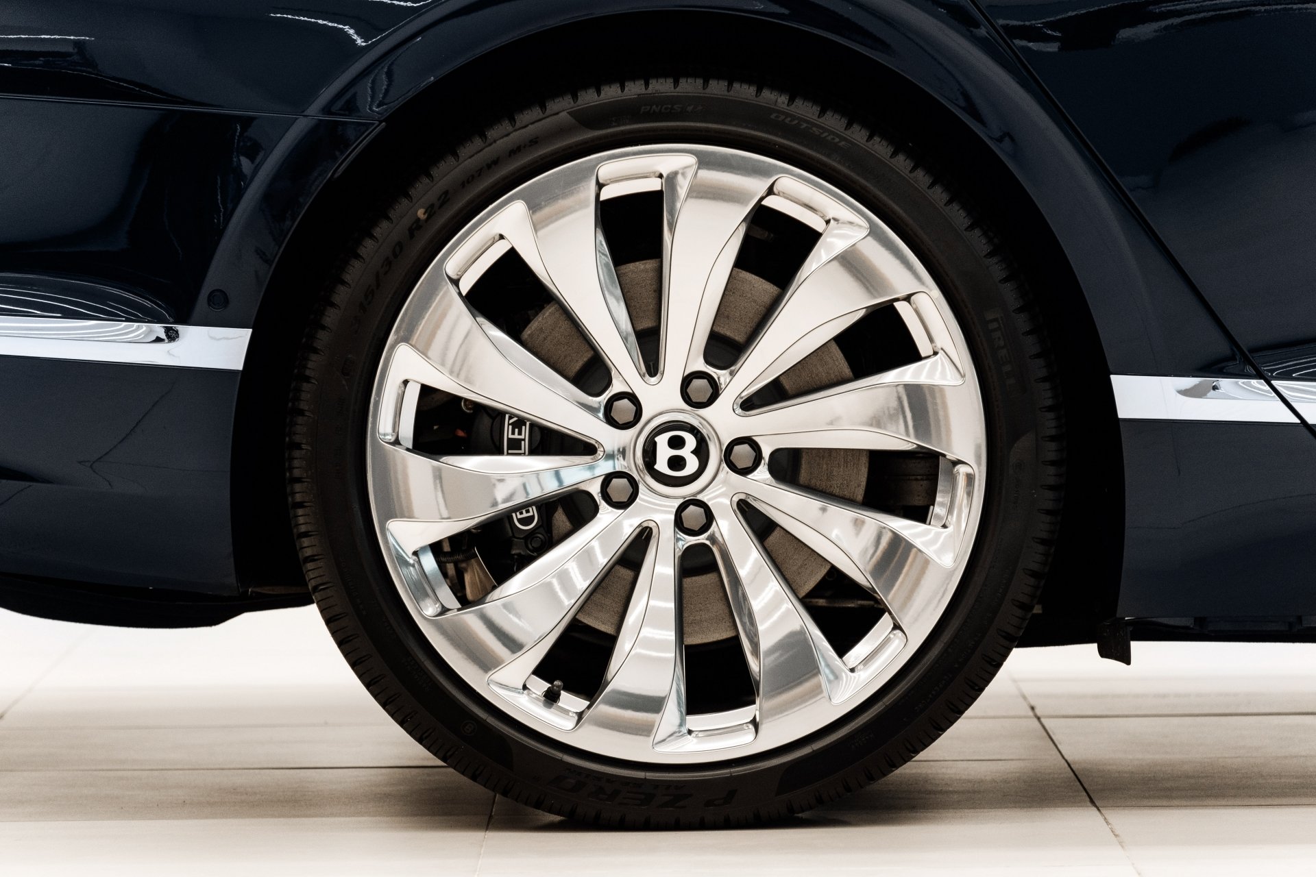 can canh sieu sang bentley flying spur 2020 first edition gia 30 ty dong