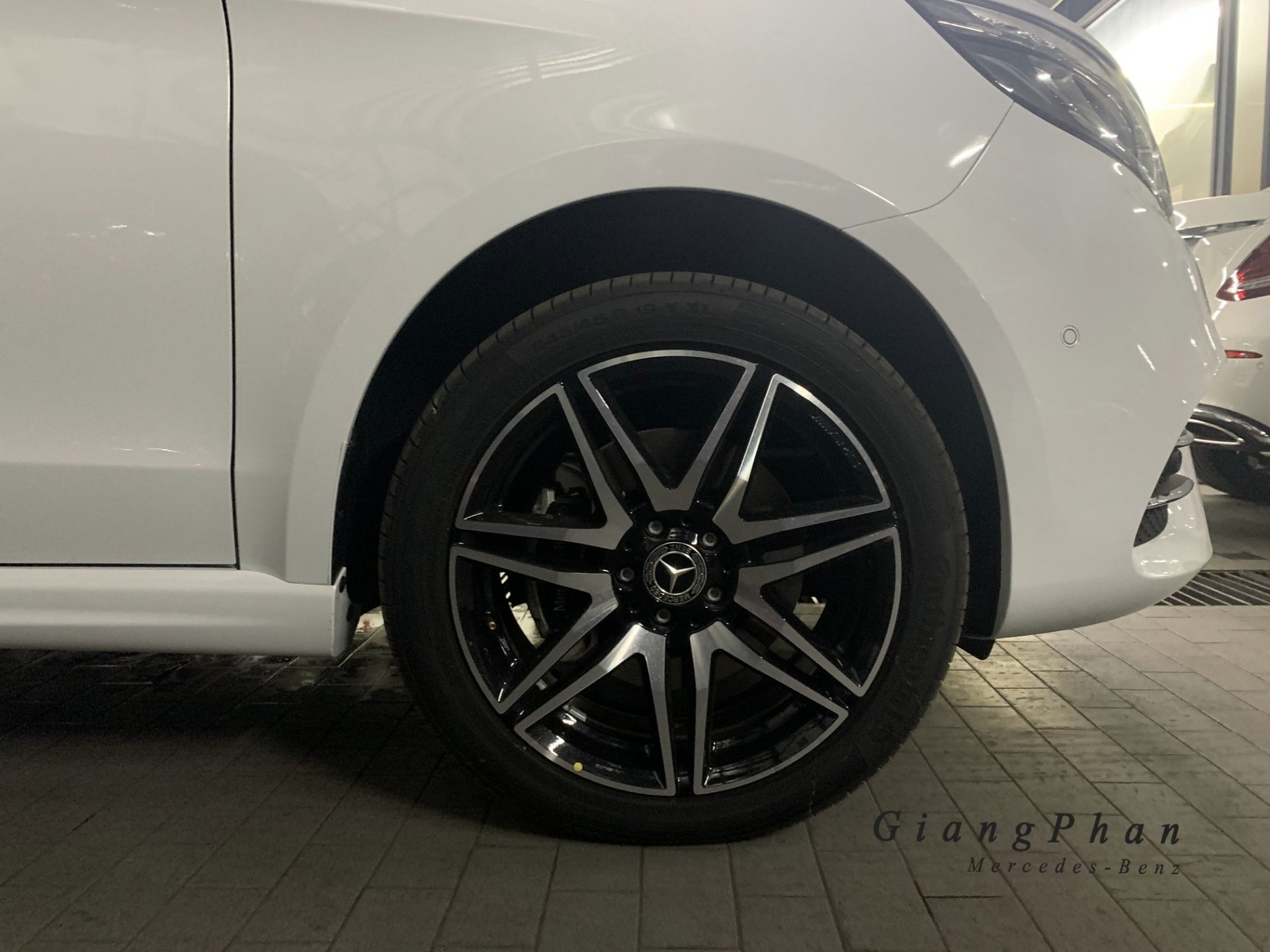 can canh xe gia dinh hang sang mercedes benz v250 amg